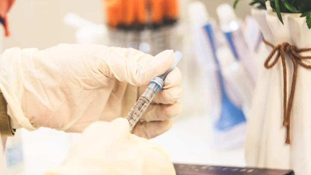augenringe-entfernen-hyaluron-behandlung